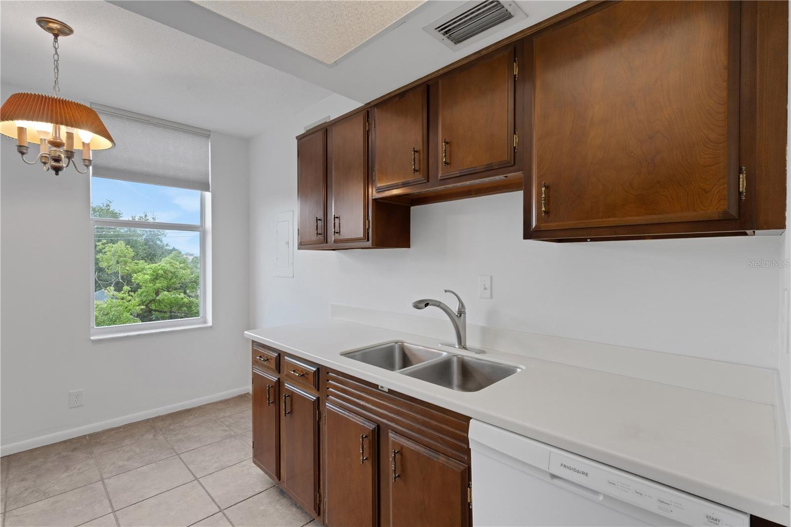 2403 S ARDSON PL #402B