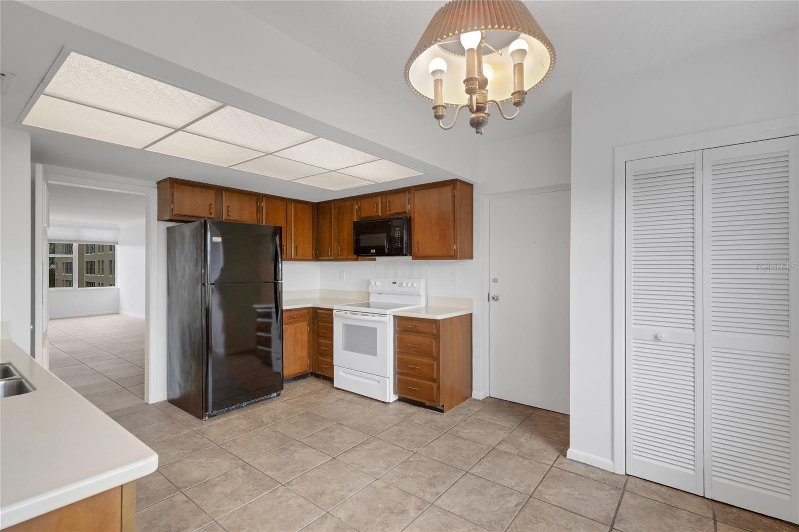 2403 S ARDSON PL #402B