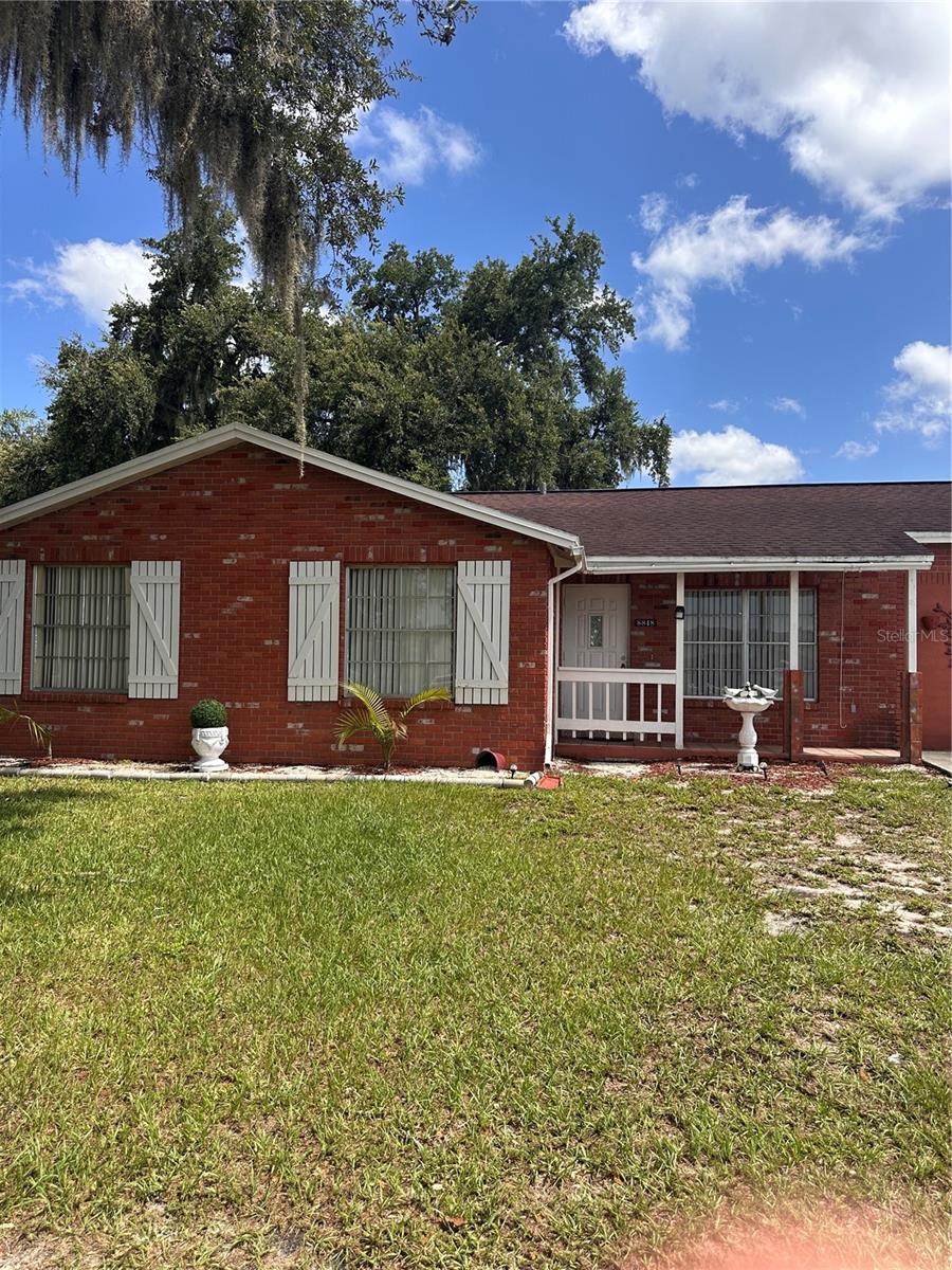 8848 Oak Cir, Tampa