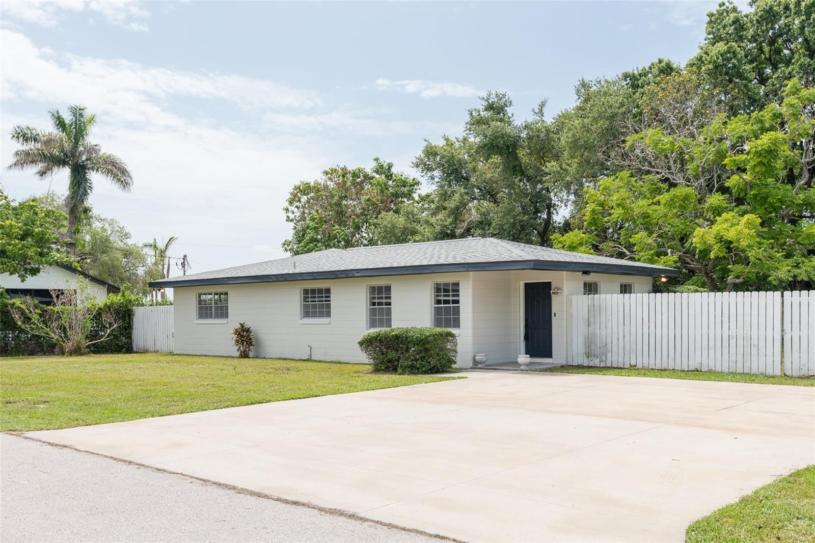 2421 Linsey St, Tampa