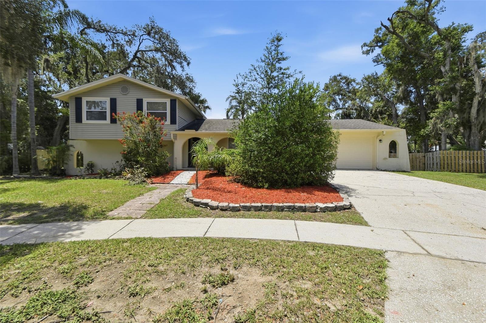 1200 Lake Valrico Ln, Valrico