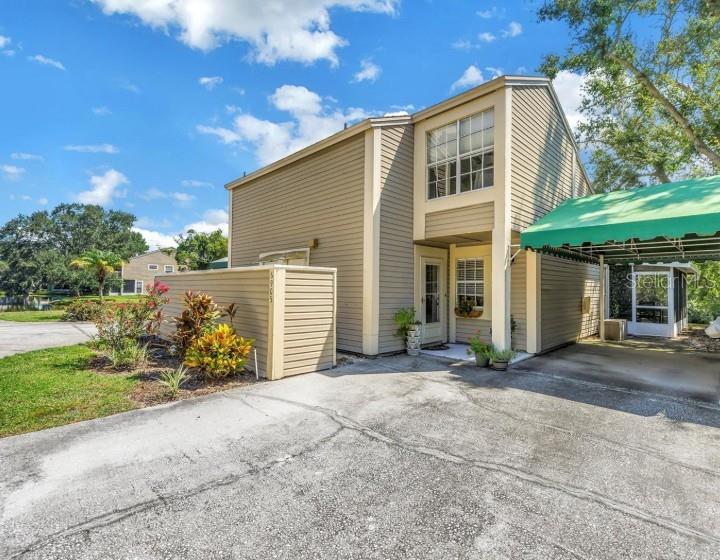 6905 Lake Place Ct, Tampa