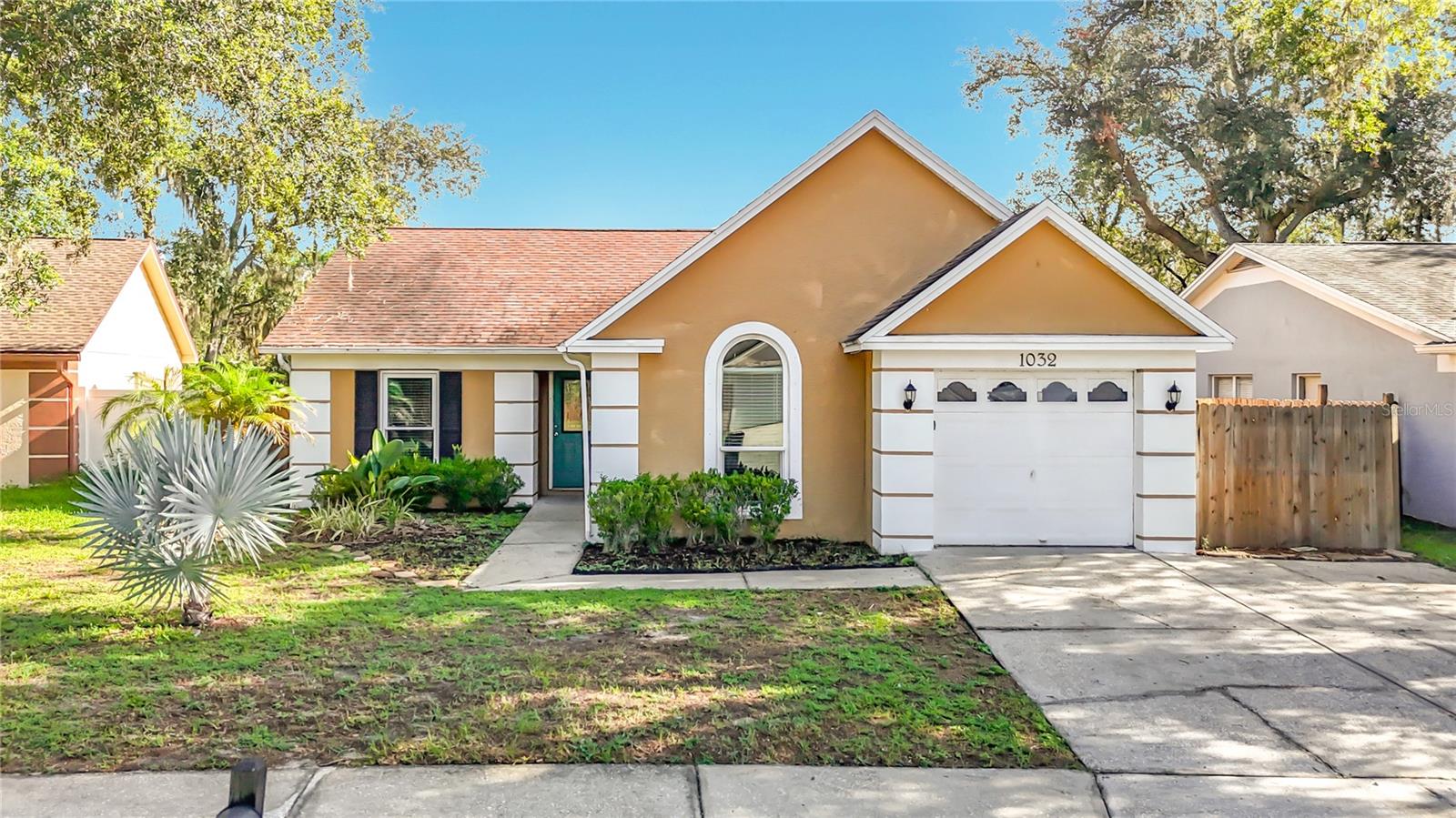 1032 Hardwood Dr, Valrico