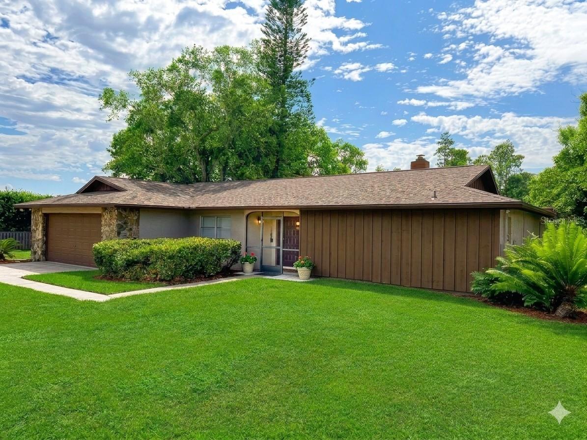 3215 Lake Saxon Dr, Land O Lakes