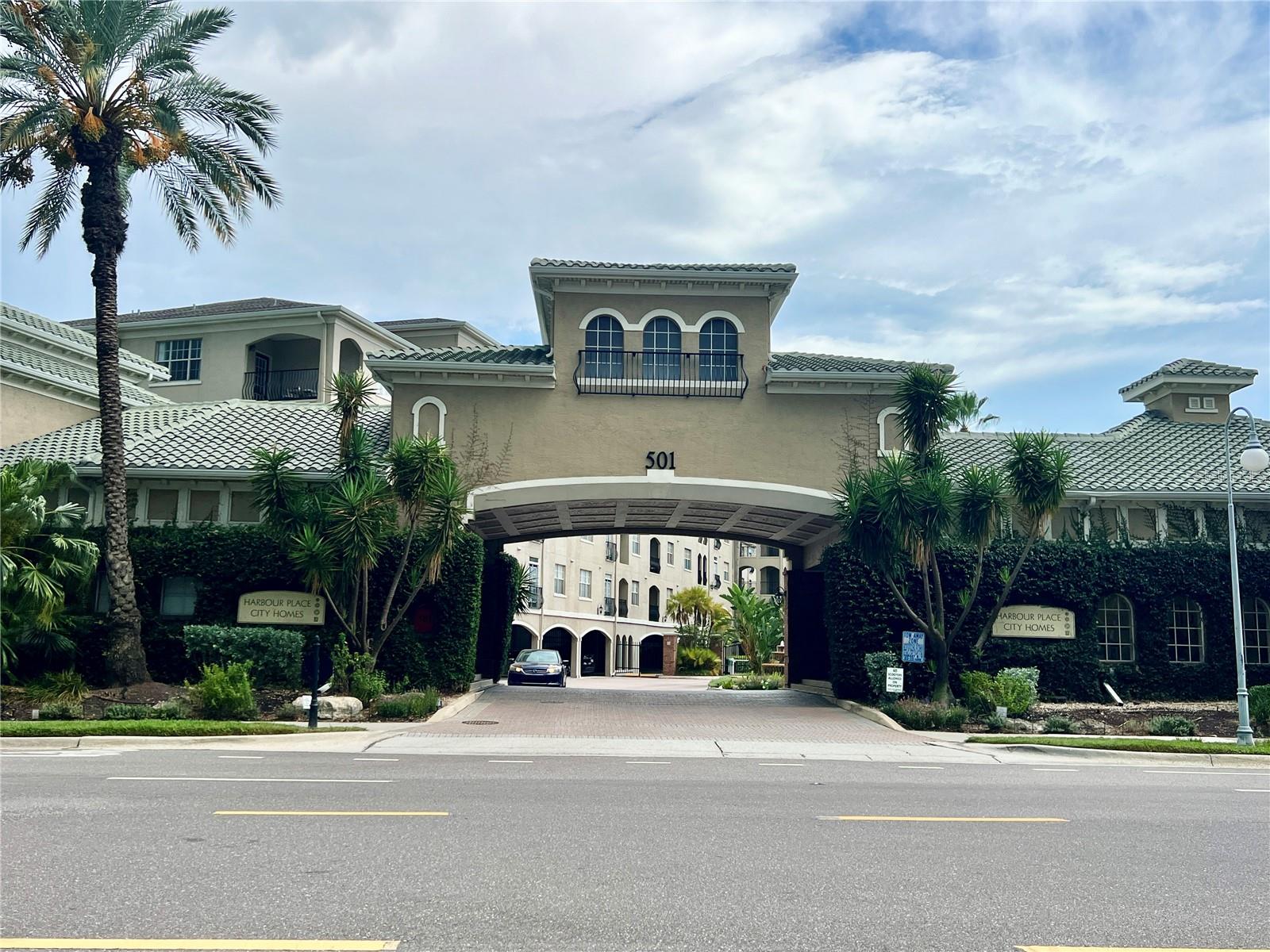 501 Knights Run Ave #1330, Tampa