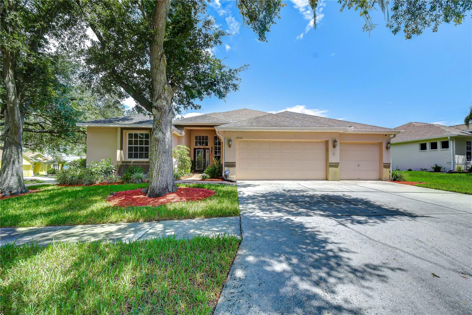 2202 Longmore Cir, Valrico