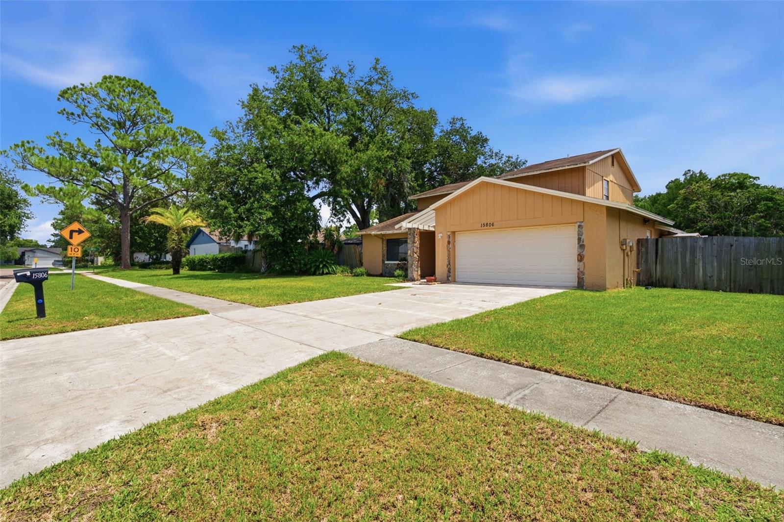 15806 Pennington Rd, Tampa