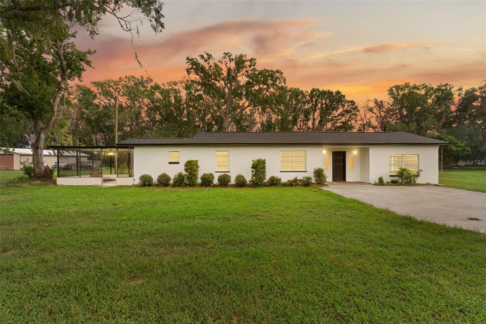 606 S Wiggins Rd, Plant City