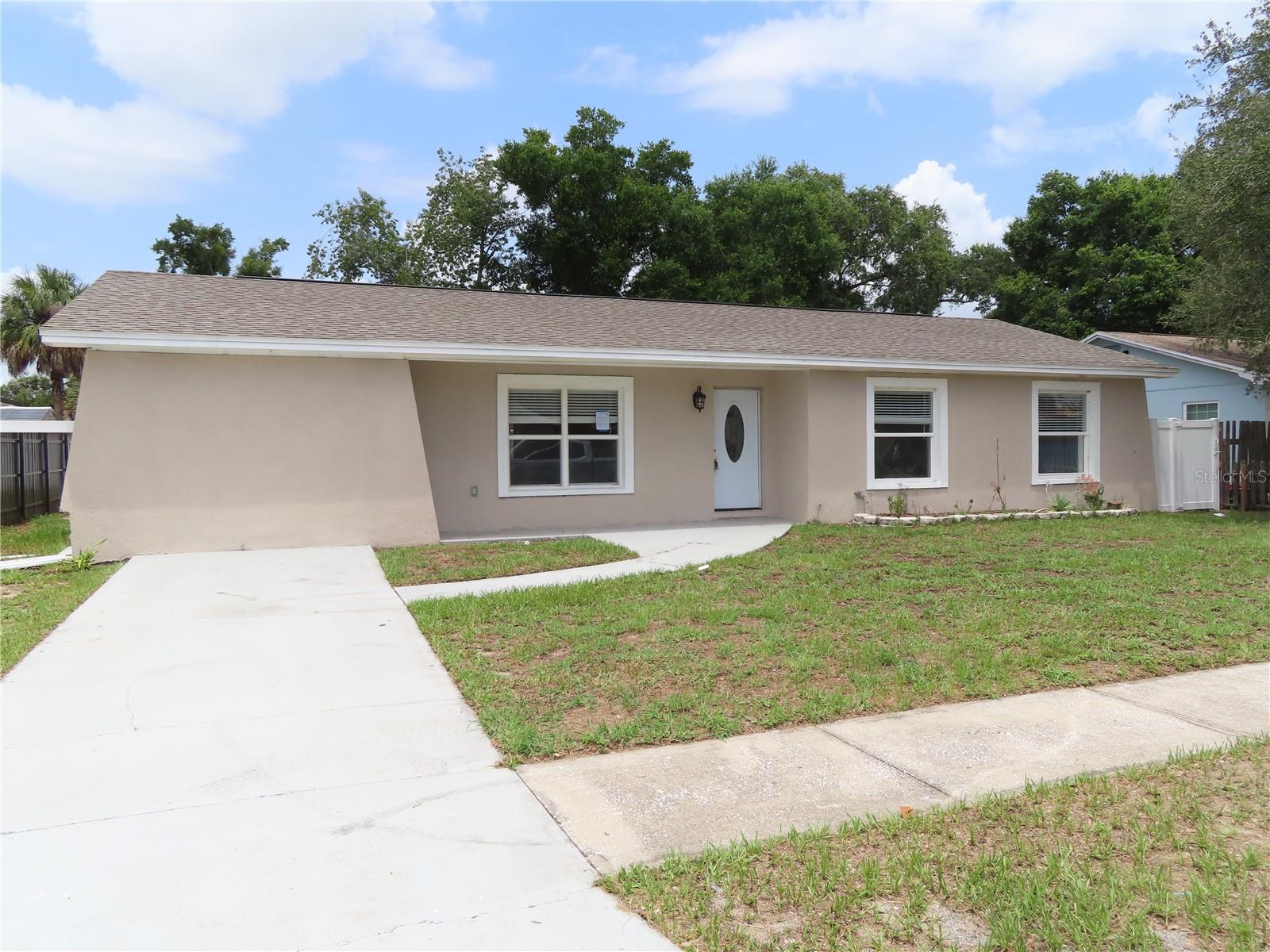 1215 Windsor Cir, Brandon