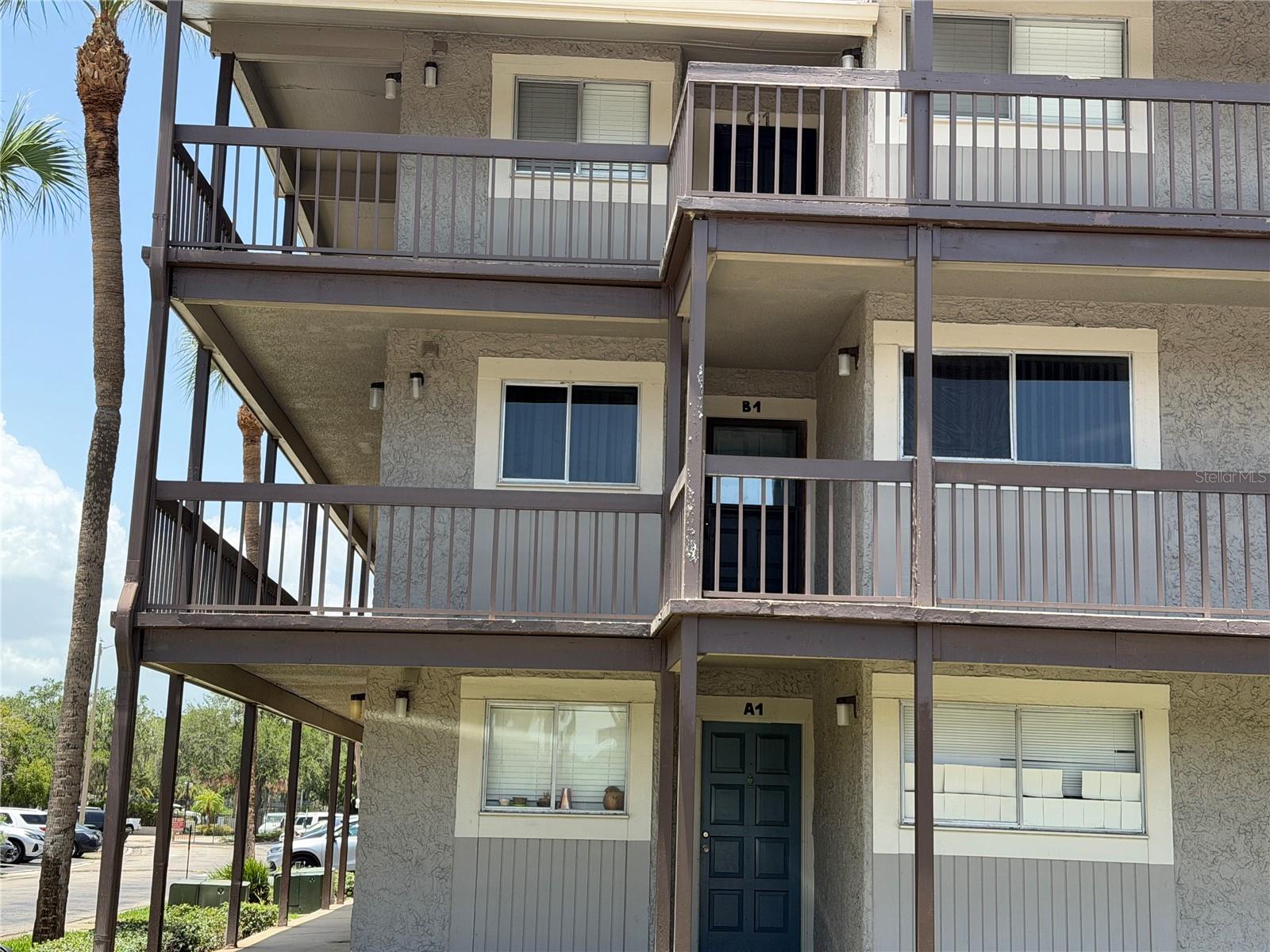 6308 NEWTOWN CIR #8B1
