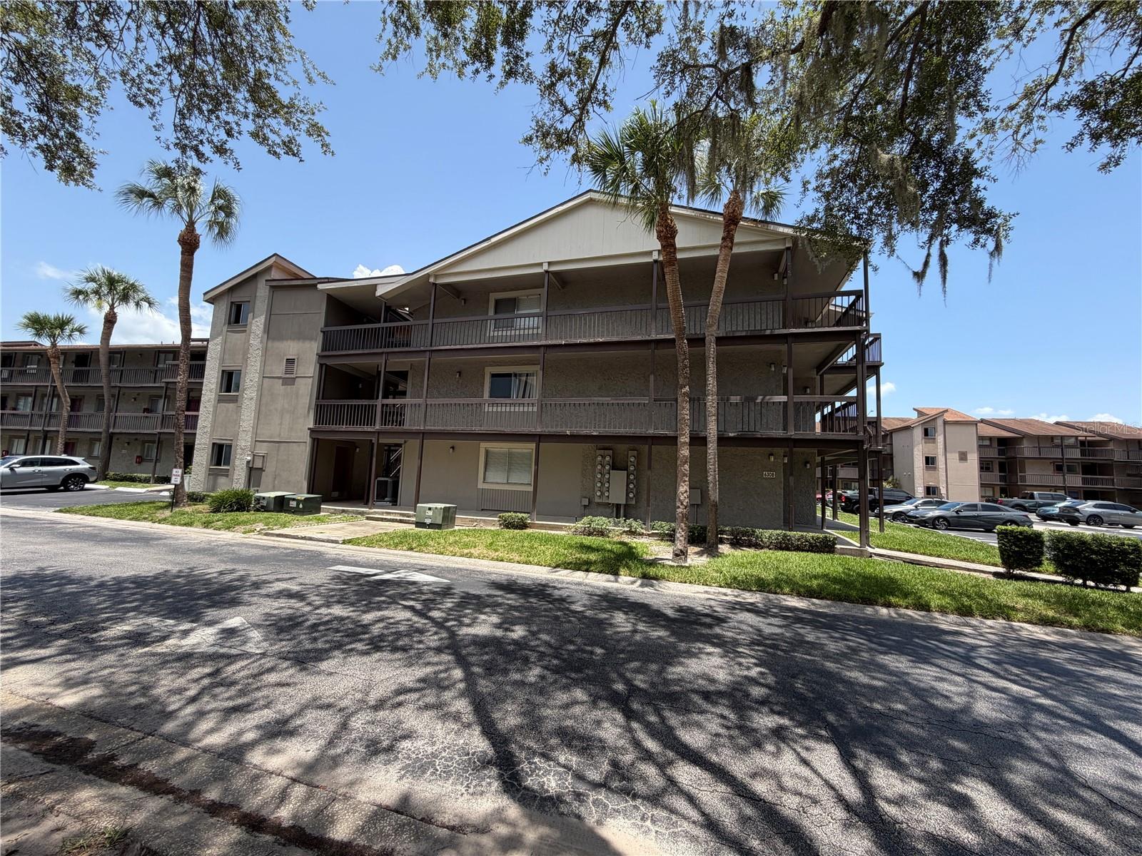 6308 NEWTOWN CIR #8B1