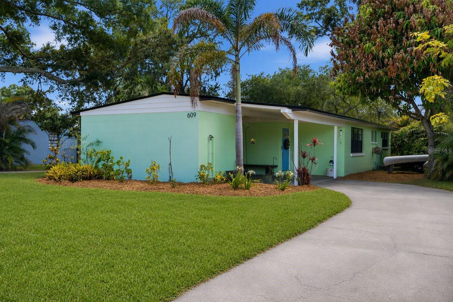 609 W River Dr, Temple Terrace