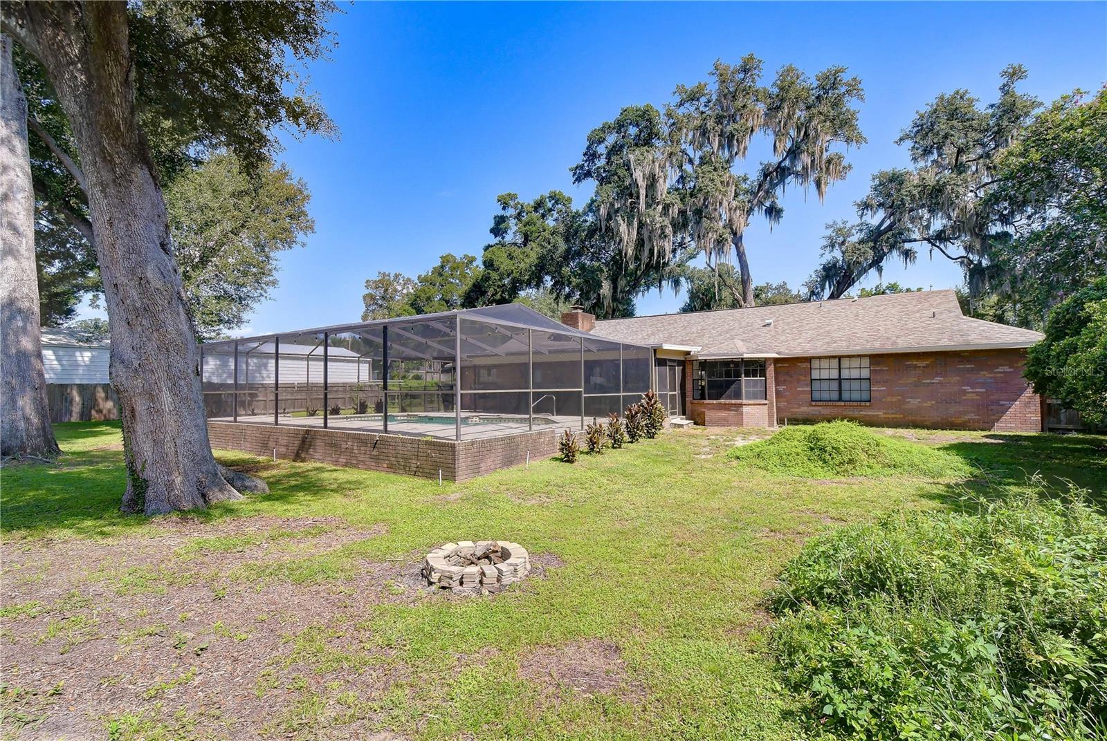 1101 OAKRIDGE MANOR DR