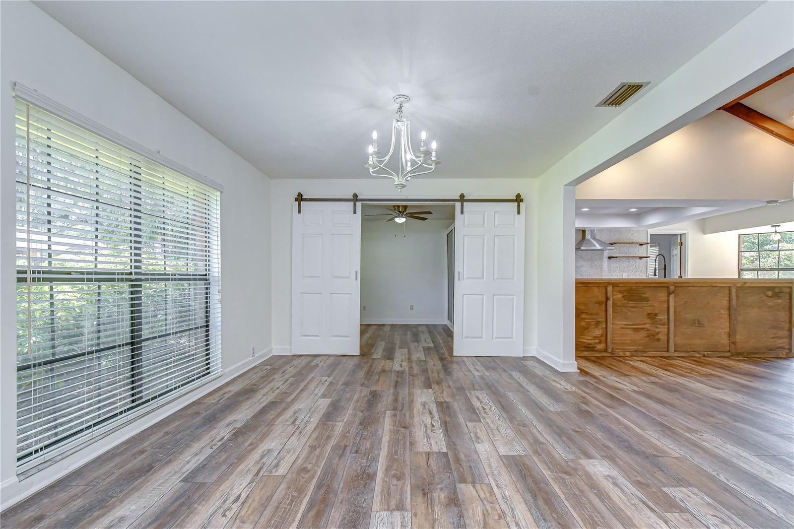 1101 OAKRIDGE MANOR DR