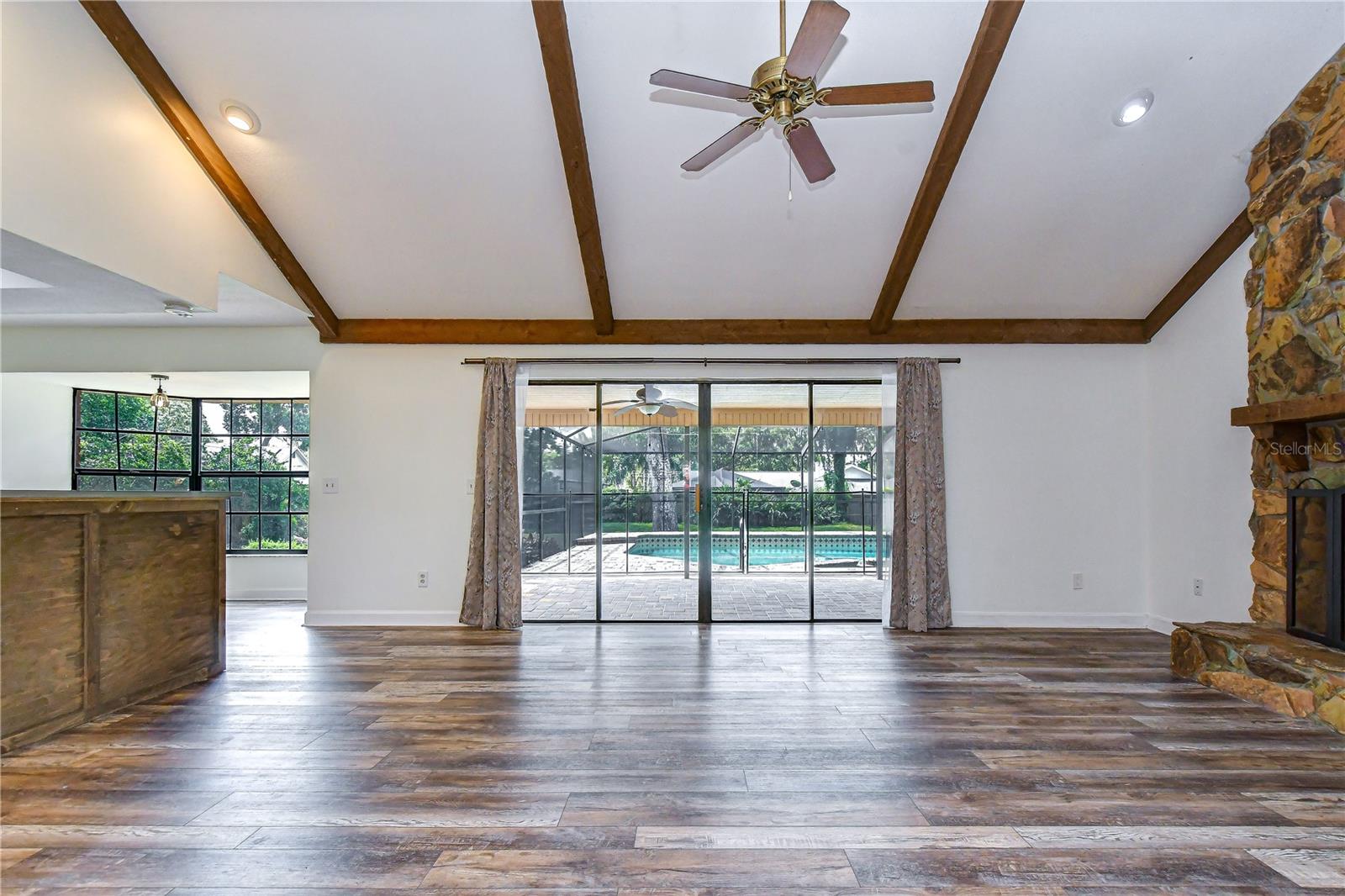 1101 OAKRIDGE MANOR DR