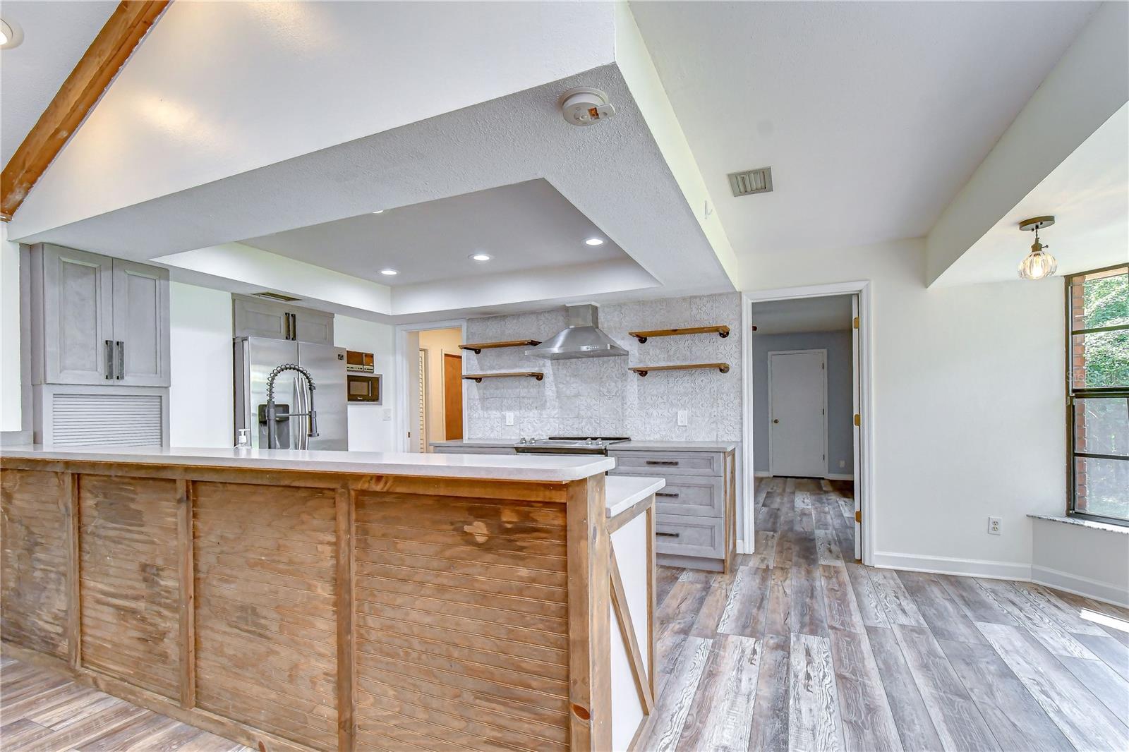 1101 OAKRIDGE MANOR DR