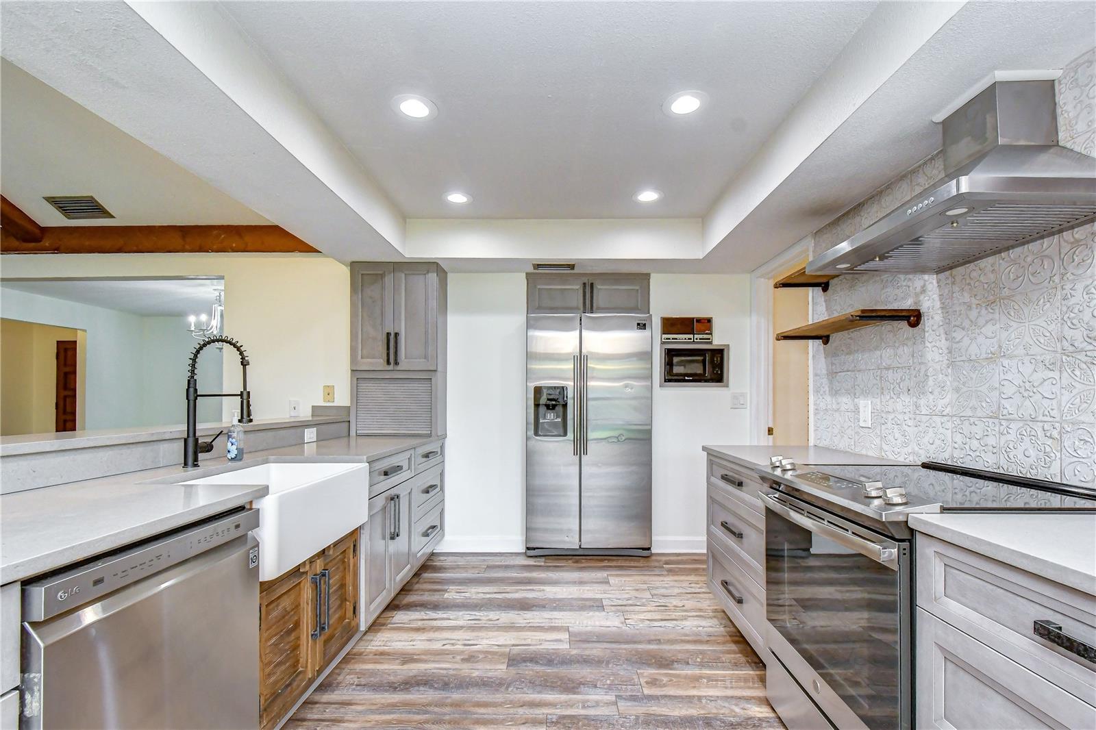 1101 OAKRIDGE MANOR DR