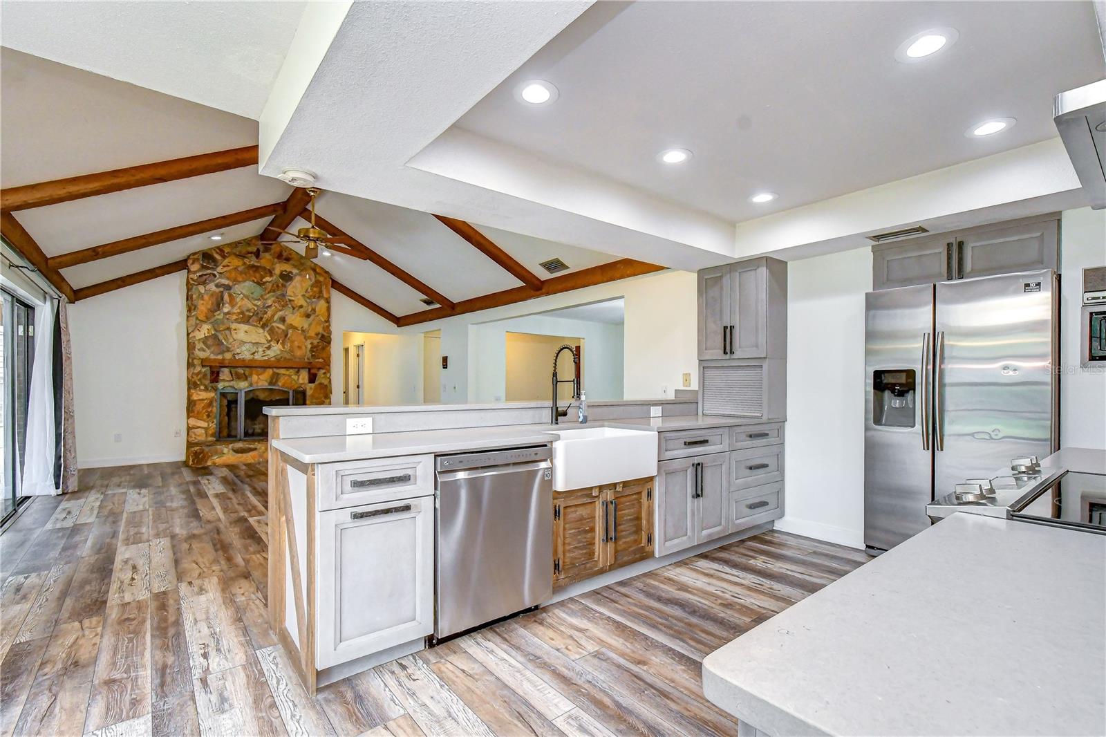 1101 OAKRIDGE MANOR DR