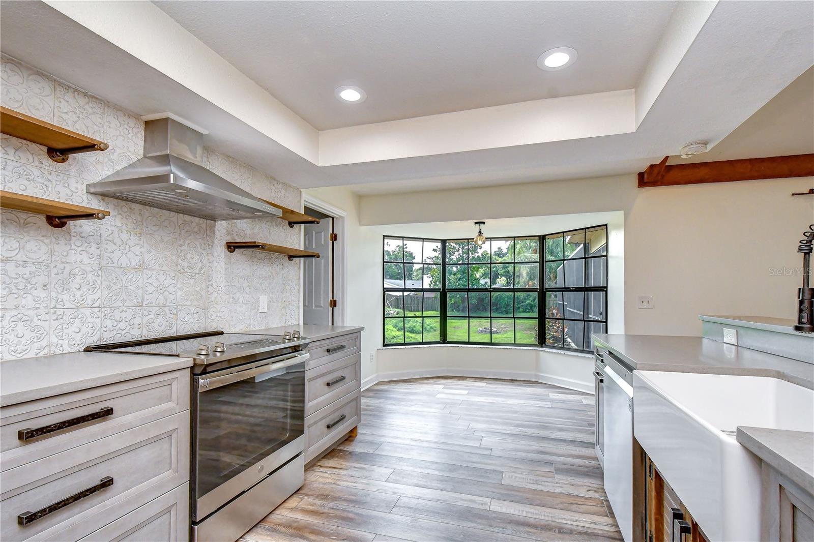 1101 OAKRIDGE MANOR DR