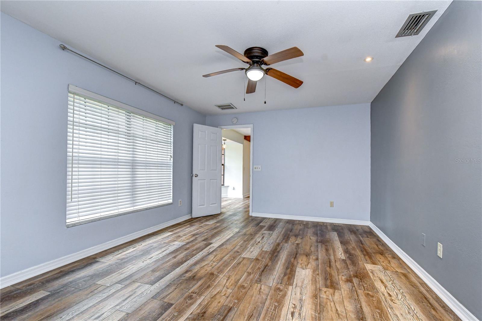1101 OAKRIDGE MANOR DR