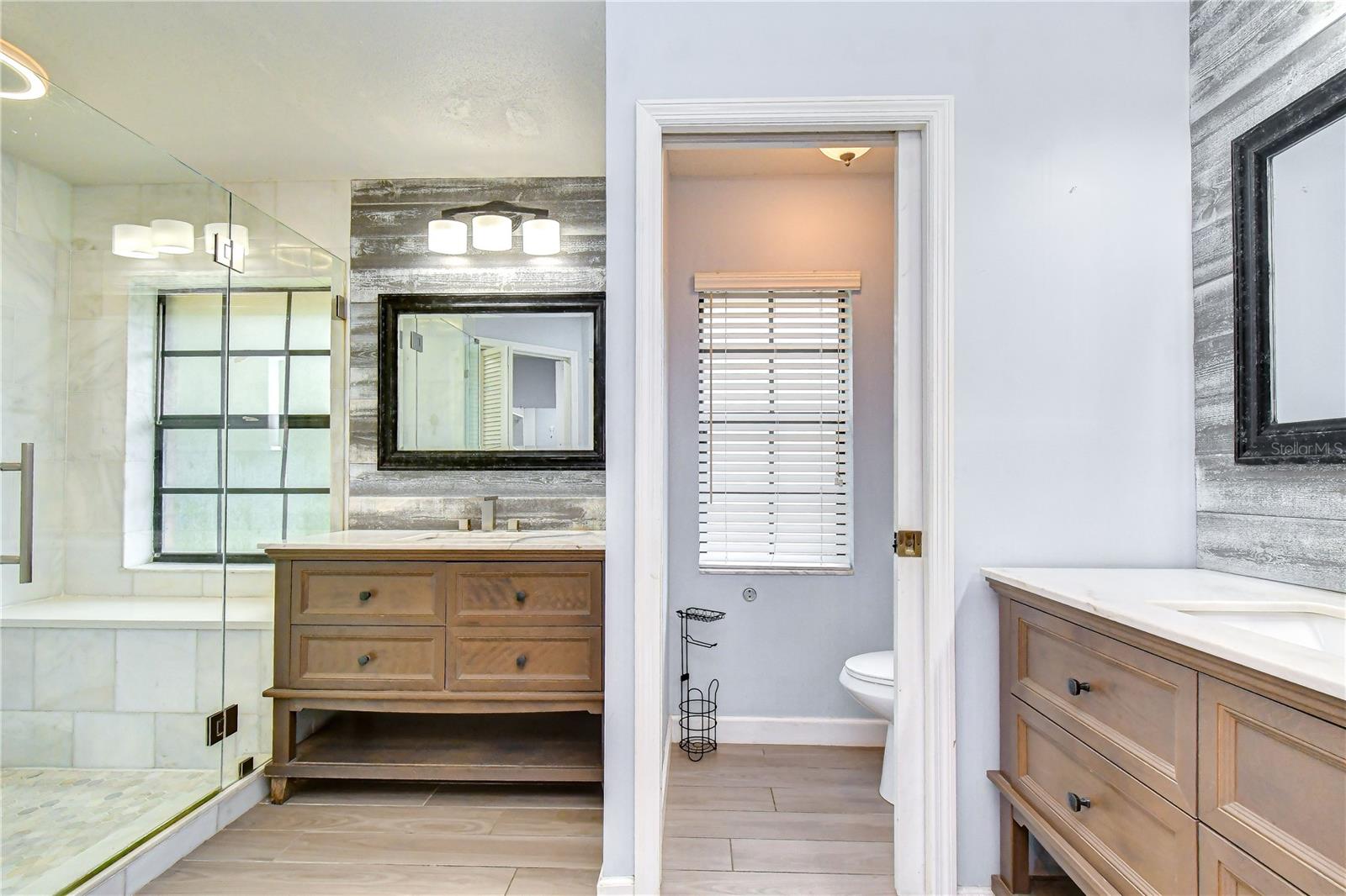 1101 OAKRIDGE MANOR DR