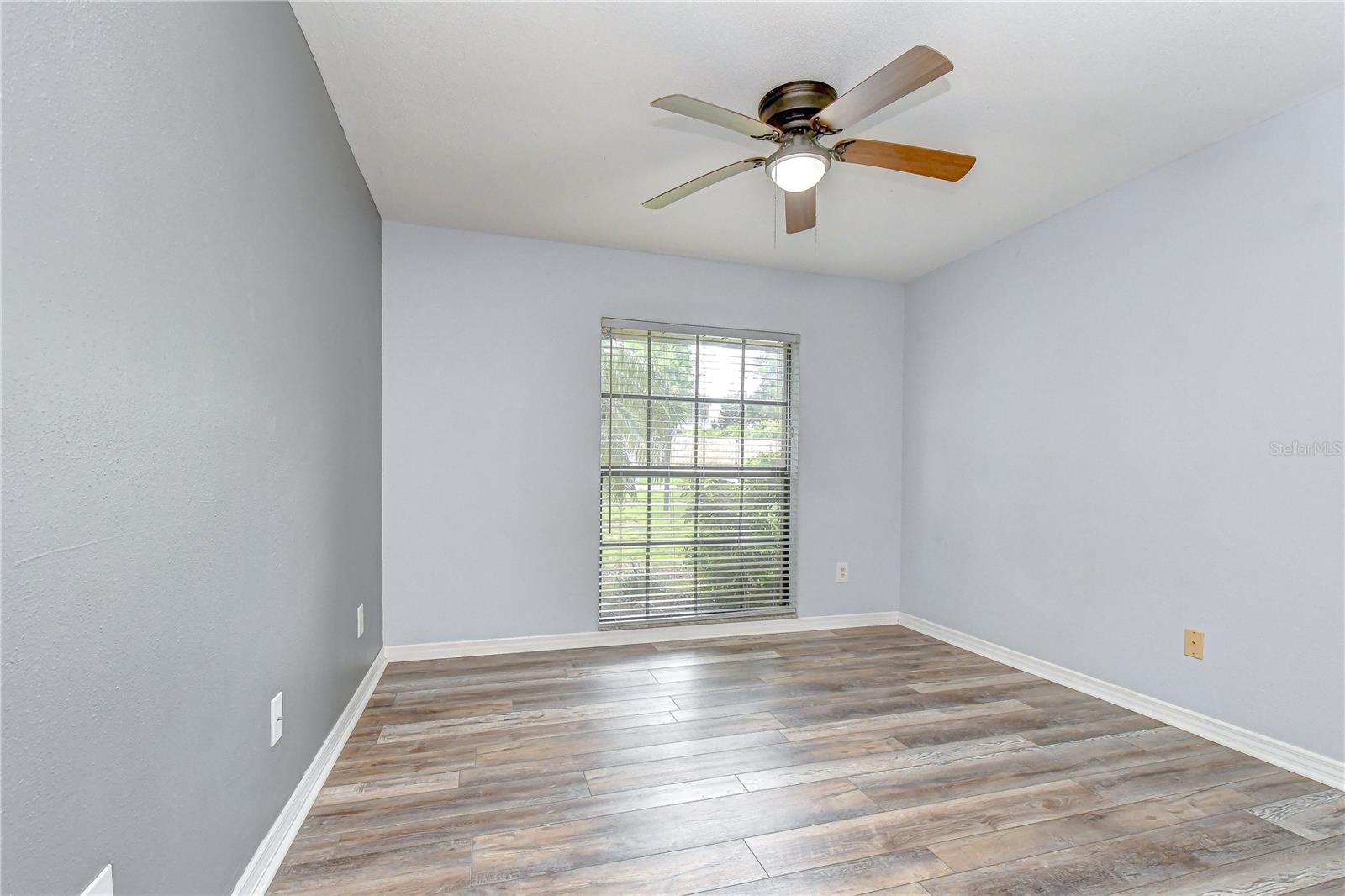 1101 OAKRIDGE MANOR DR