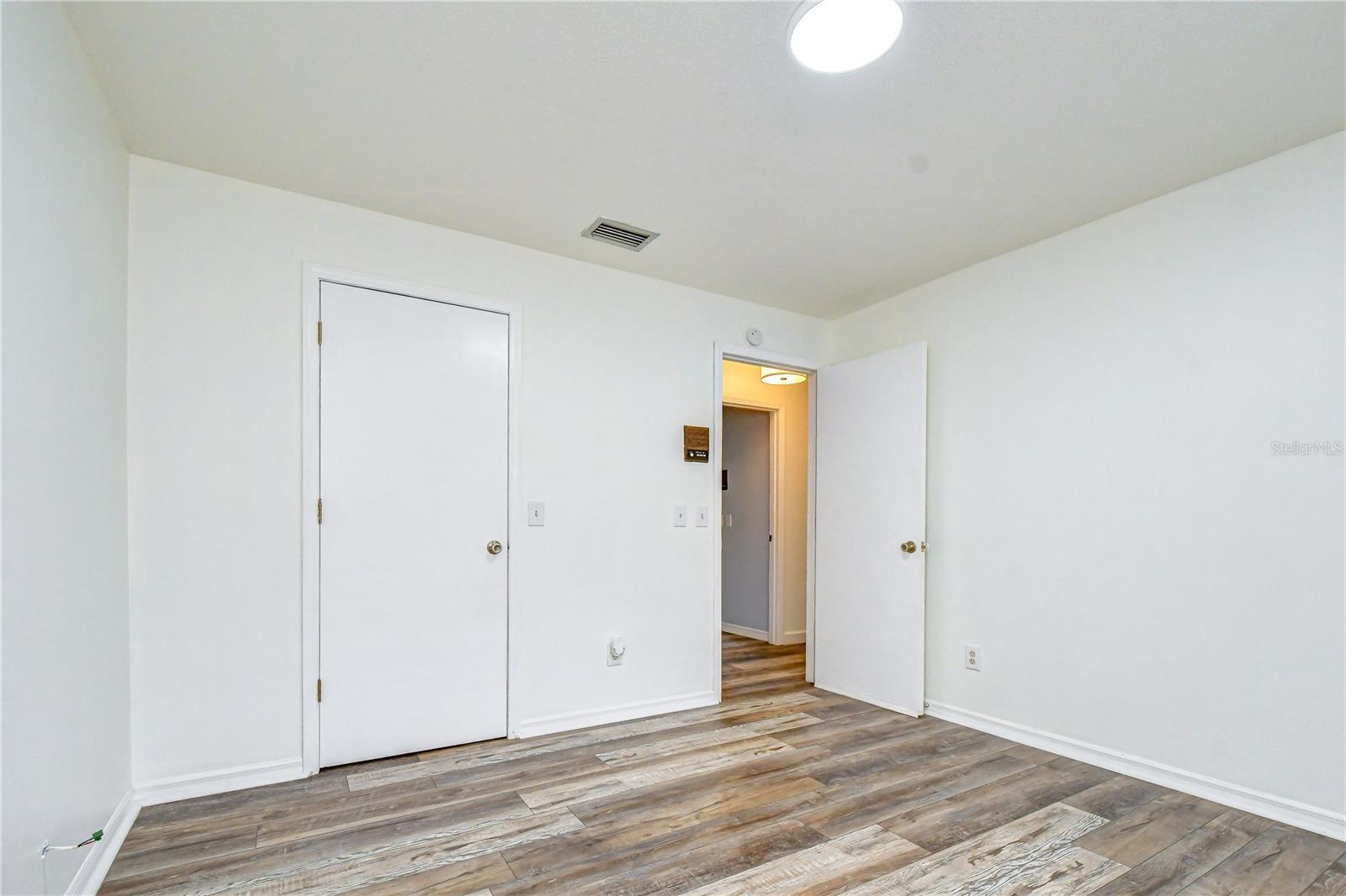 1101 OAKRIDGE MANOR DR