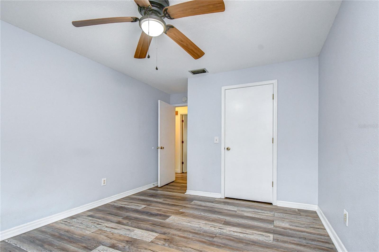 1101 OAKRIDGE MANOR DR