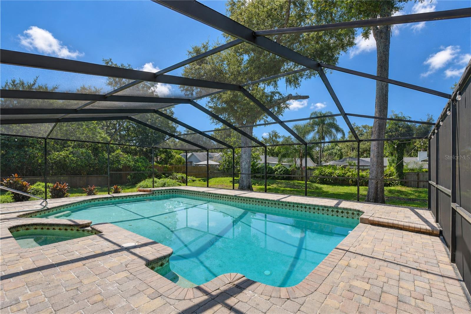 1101 OAKRIDGE MANOR DR