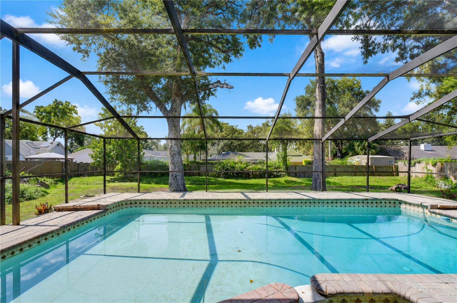 1101 OAKRIDGE MANOR DR