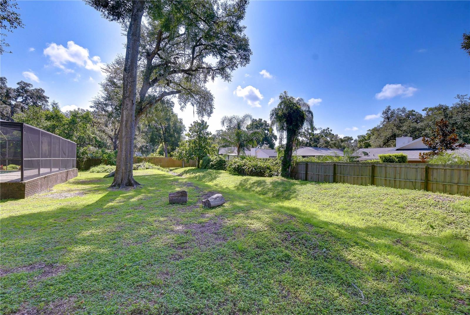 1101 OAKRIDGE MANOR DR