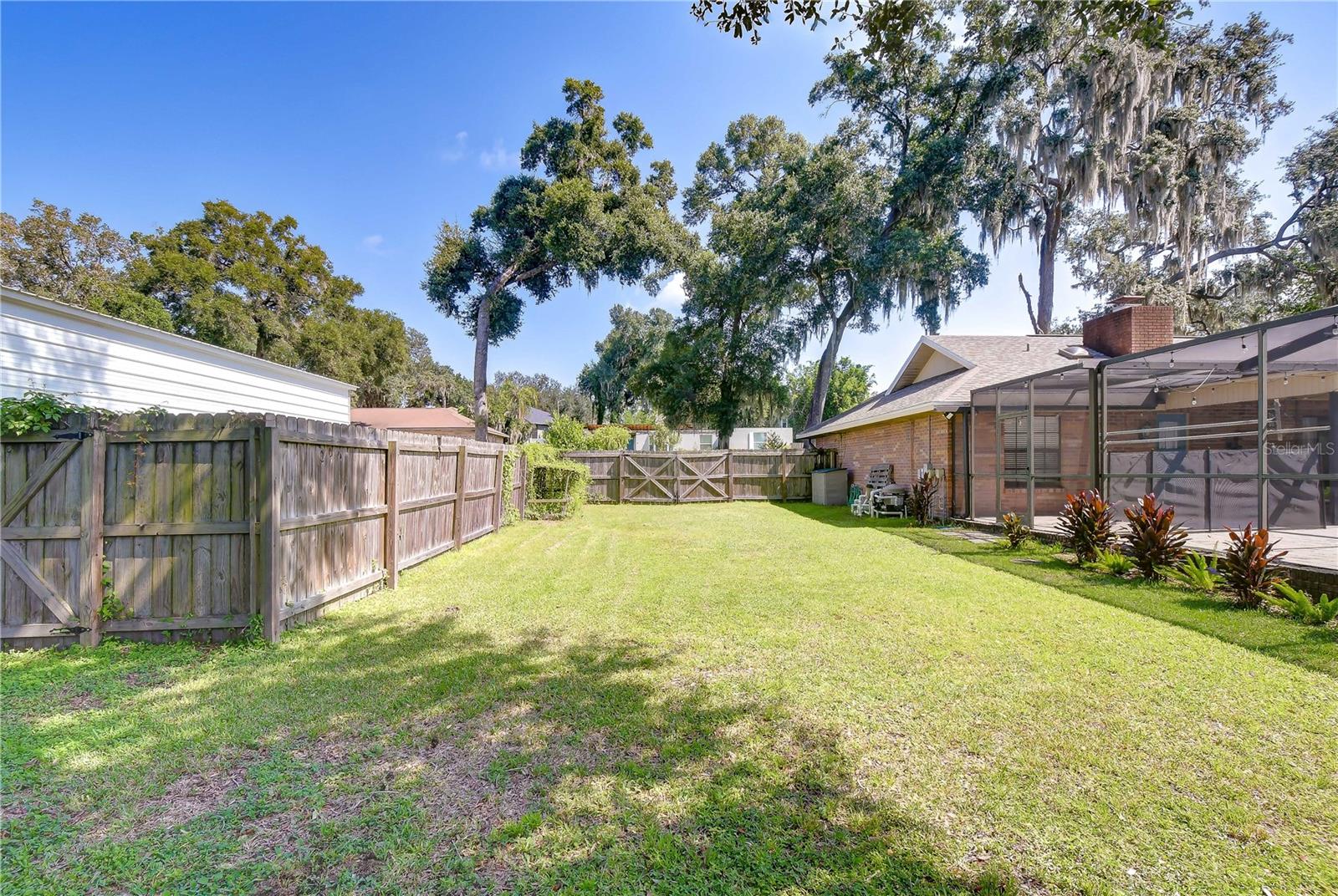 1101 OAKRIDGE MANOR DR