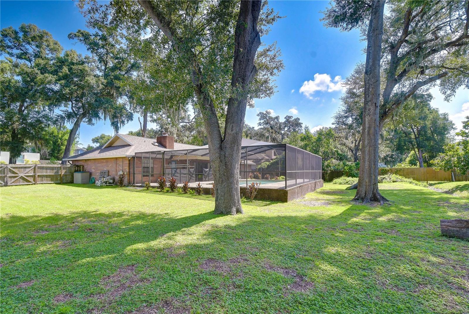 1101 OAKRIDGE MANOR DR