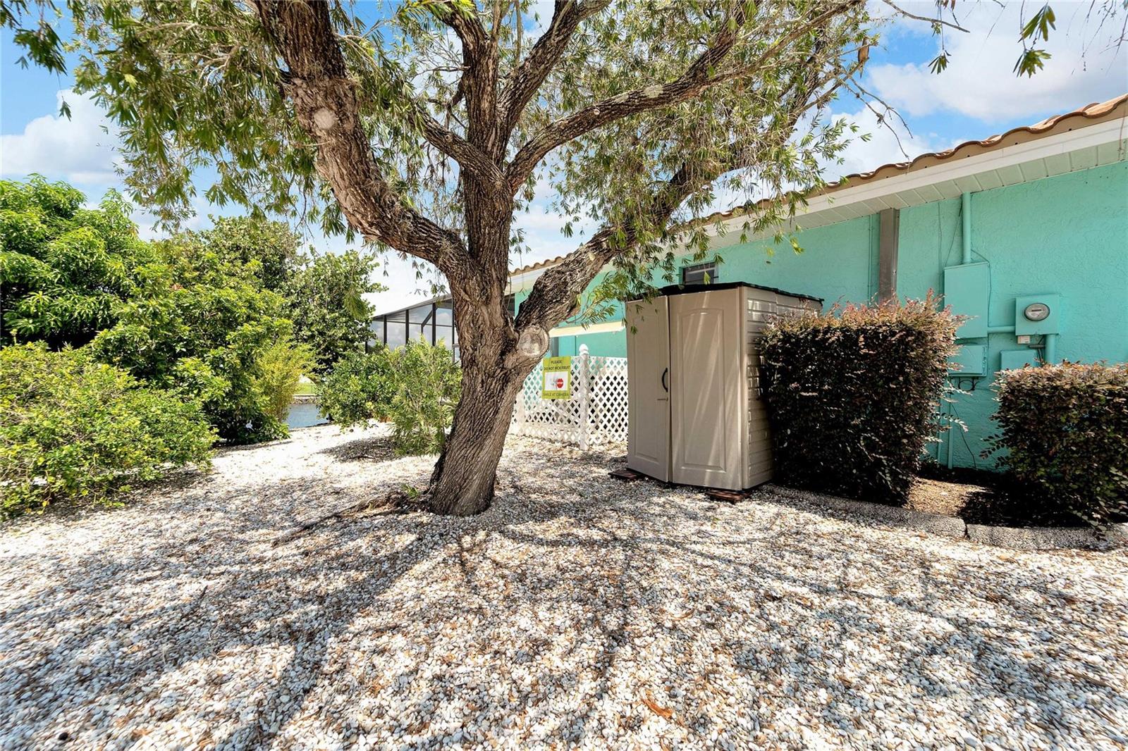 923 GOLF ISLAND DR