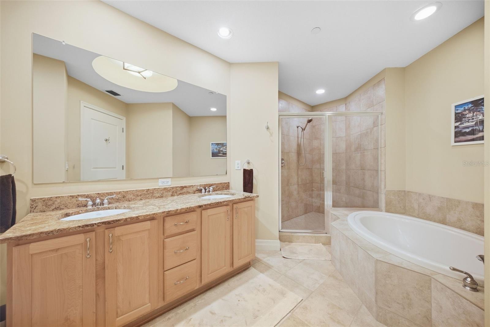 1209 E CUMBERLAND AVE #2005
