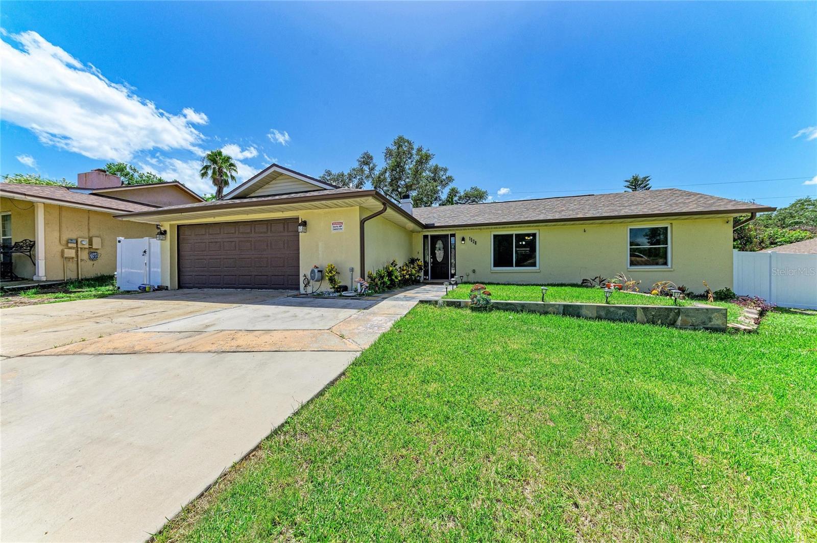 1520 Sunnyhills Dr, Brandon