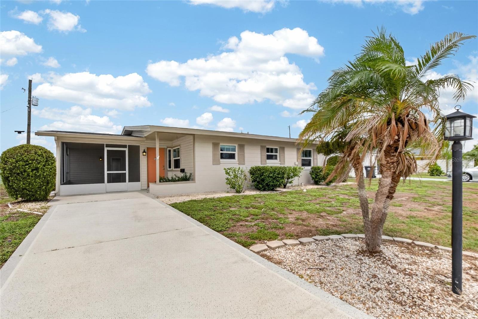 705 Thunderbird Ave, Sun City Center