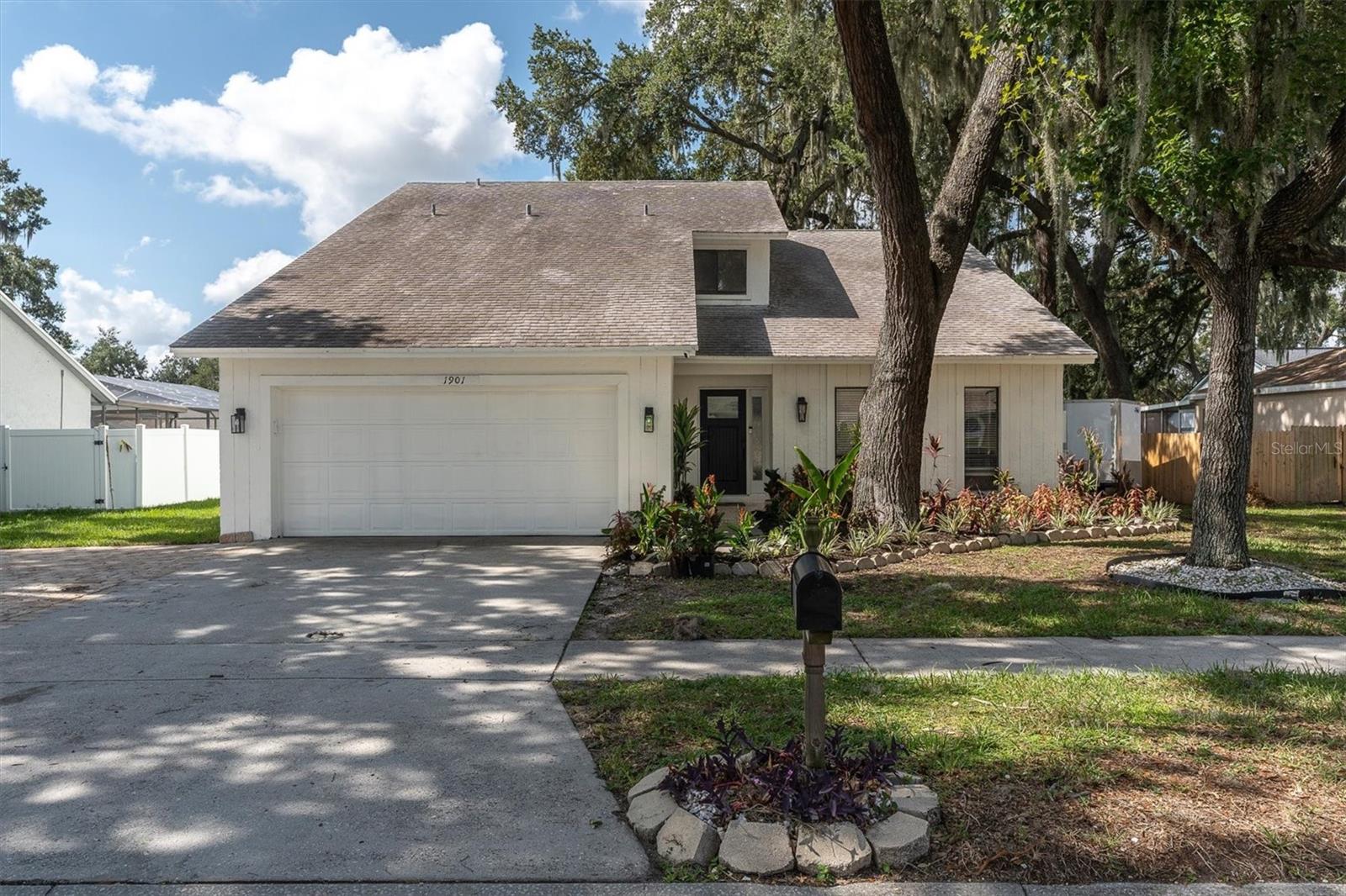 1901 Landside Dr, Valrico