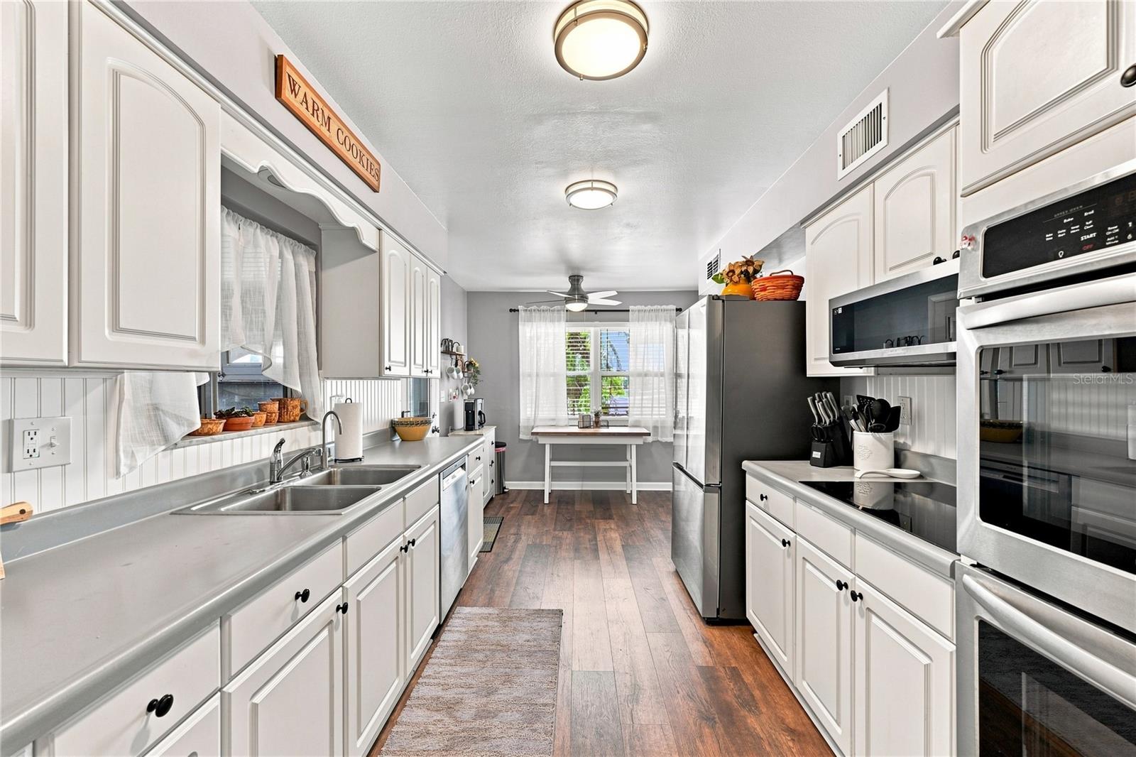 1405 HACIENDA DR