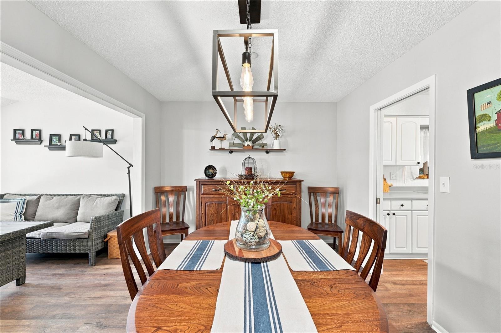 1405 HACIENDA DR