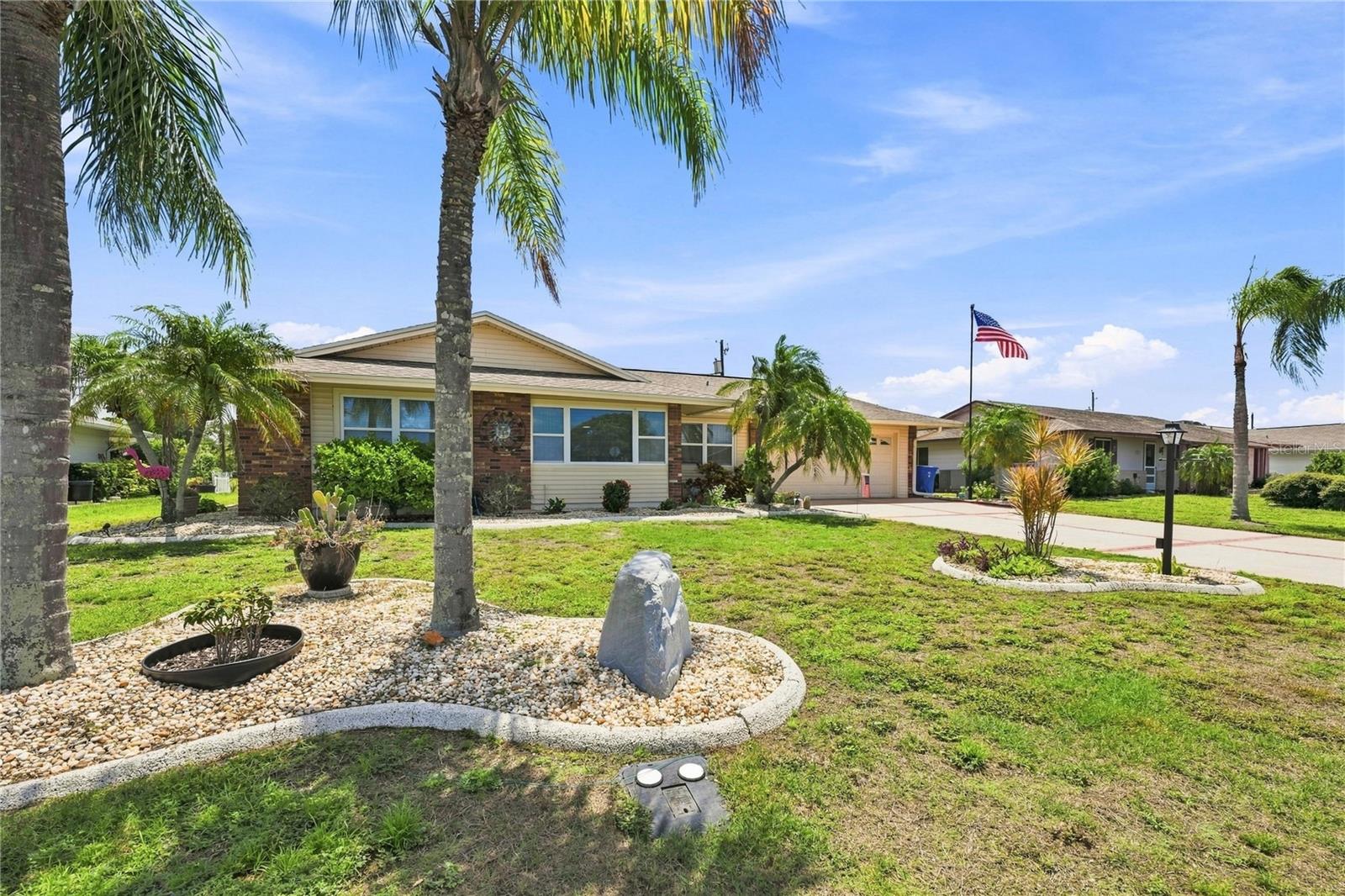 1405 HACIENDA DR