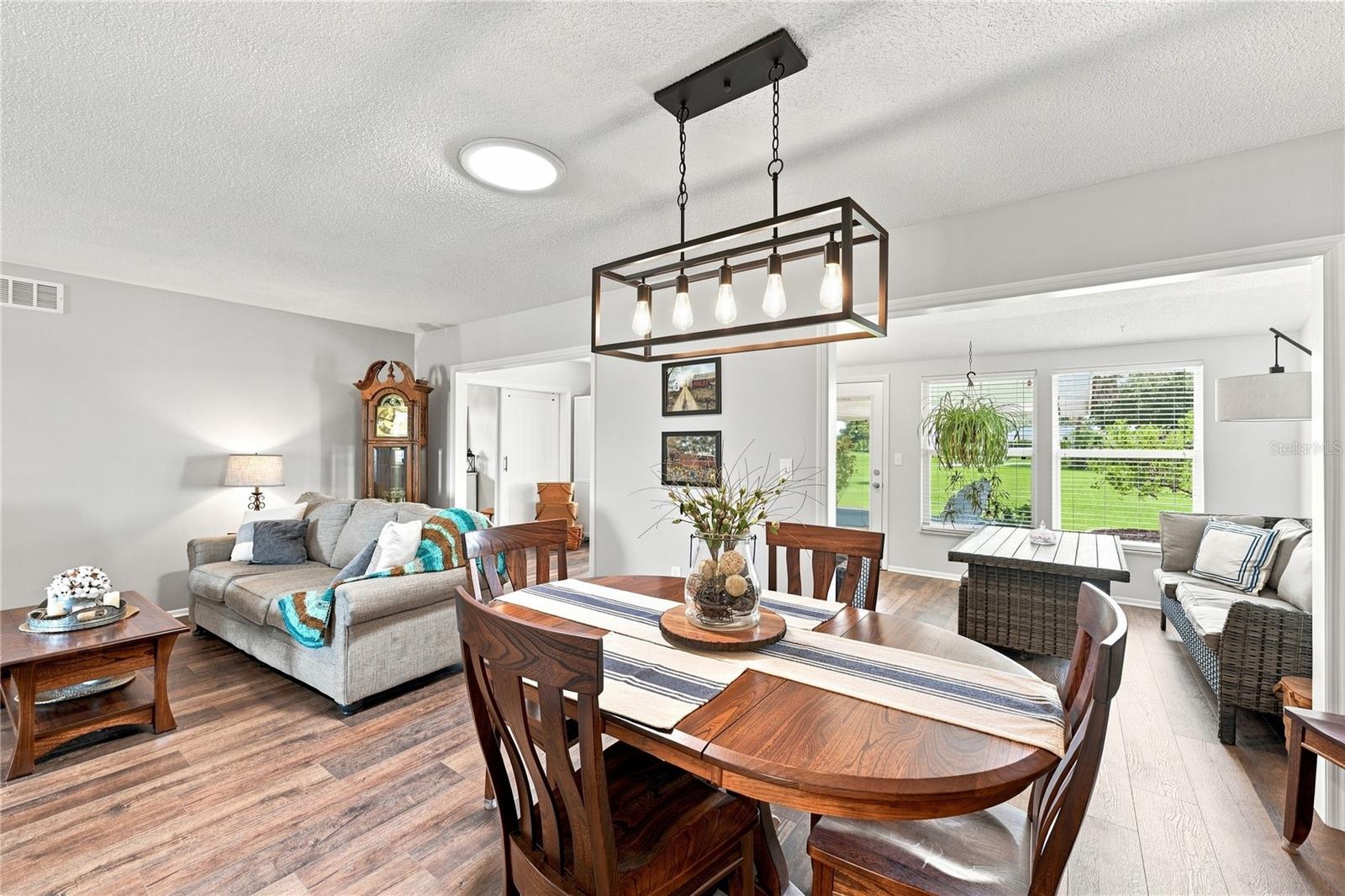 1405 HACIENDA DR