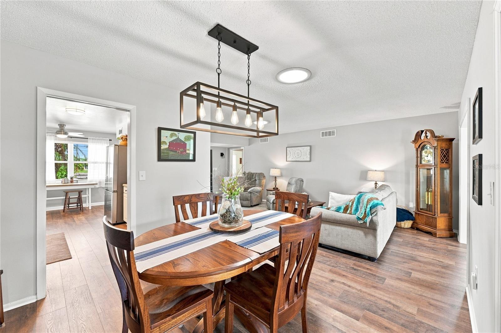 1405 HACIENDA DR
