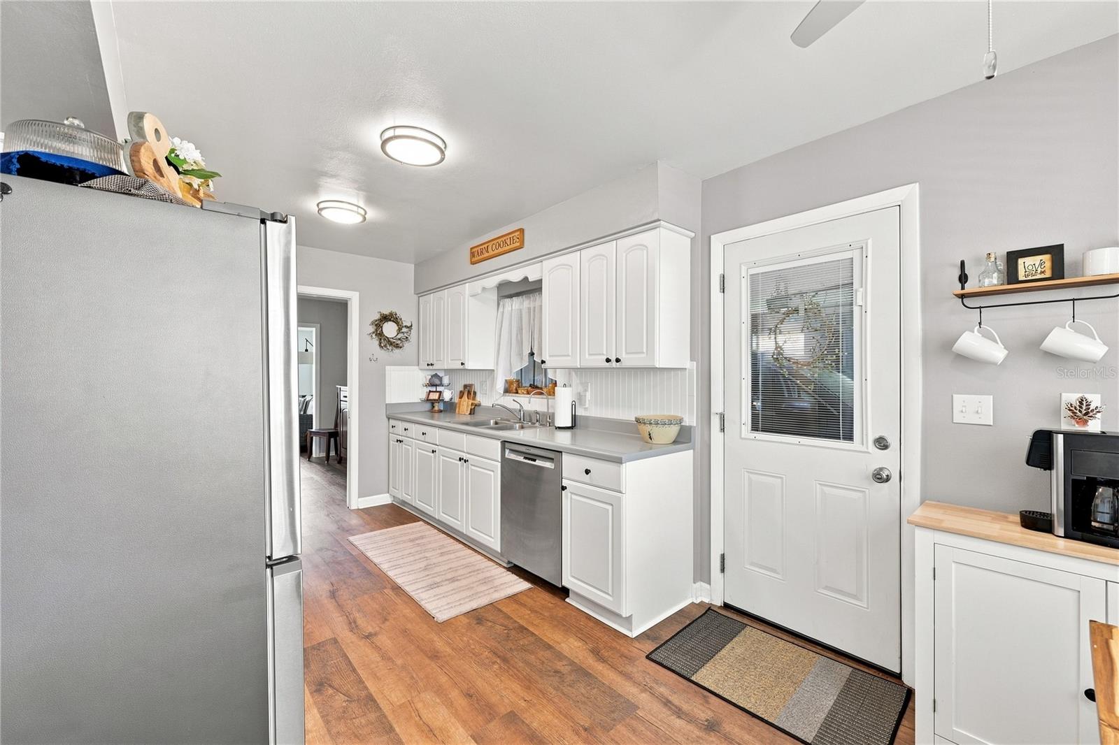 1405 HACIENDA DR