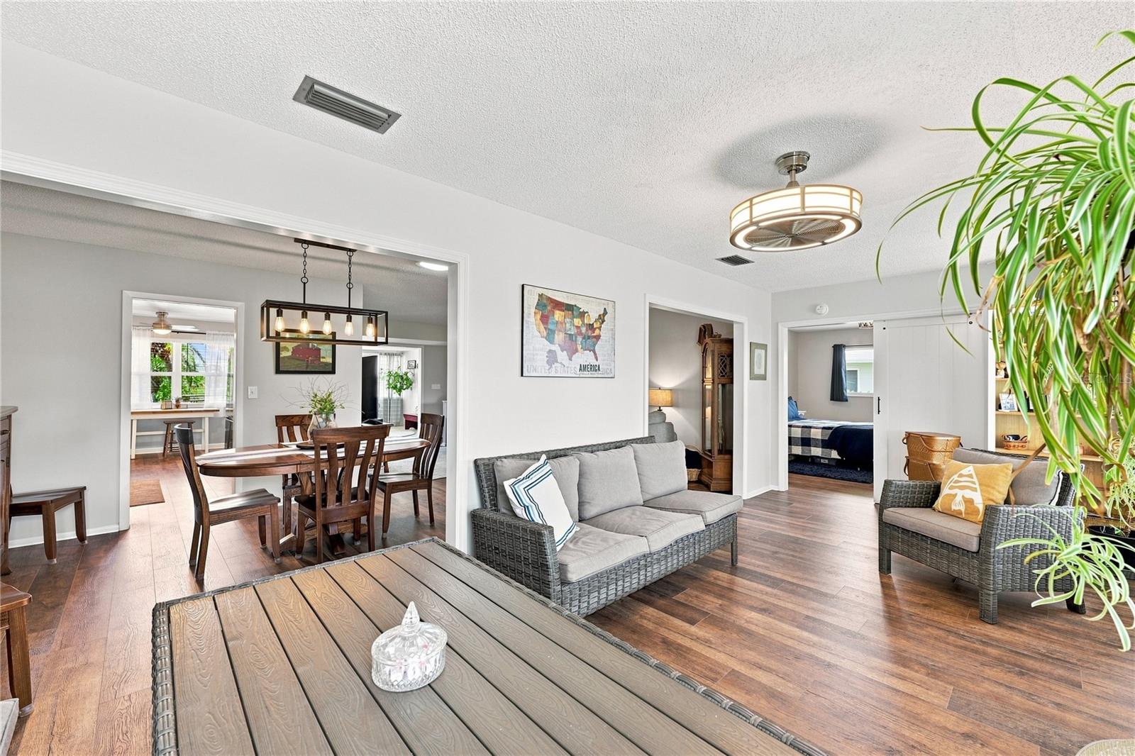 1405 HACIENDA DR