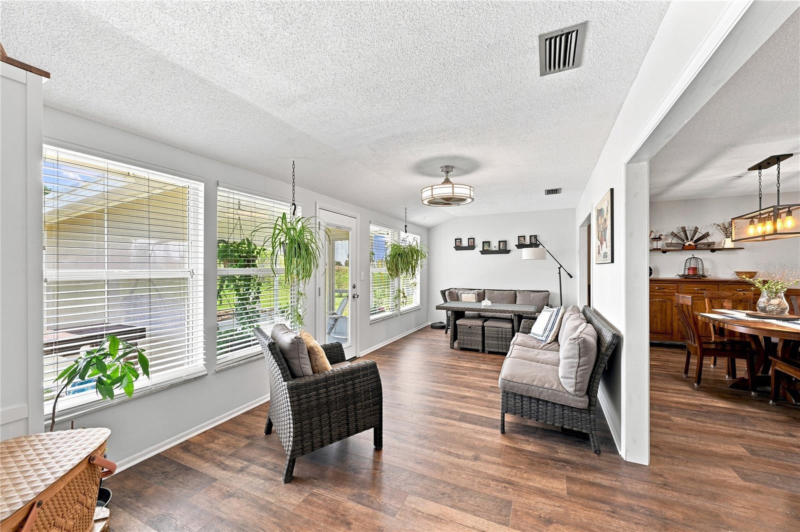 1405 HACIENDA DR