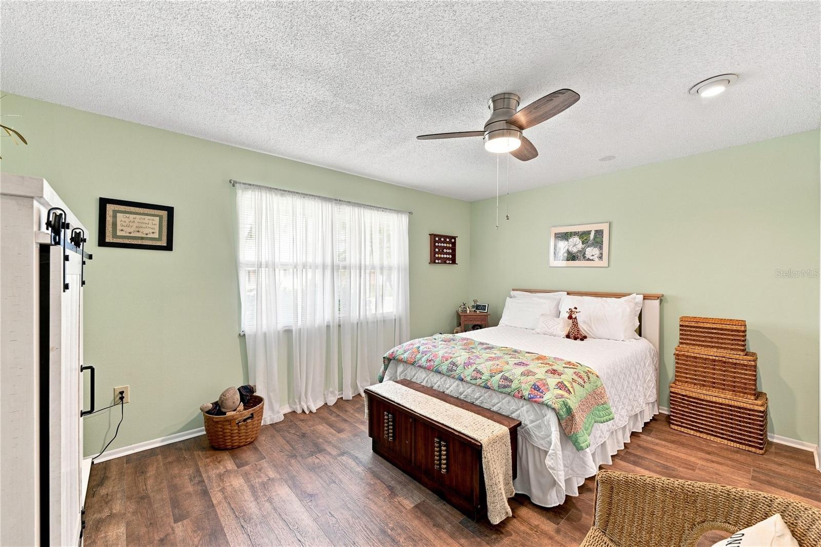1405 HACIENDA DR