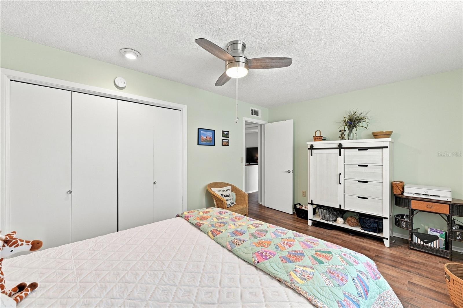 1405 HACIENDA DR