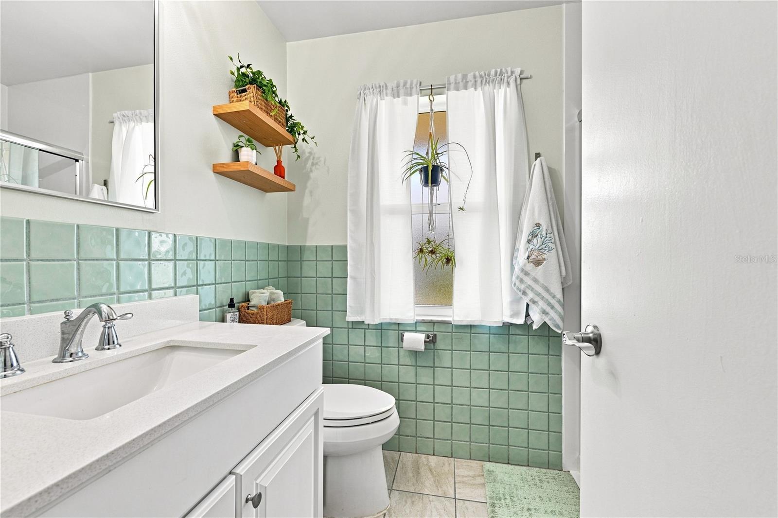 1405 HACIENDA DR