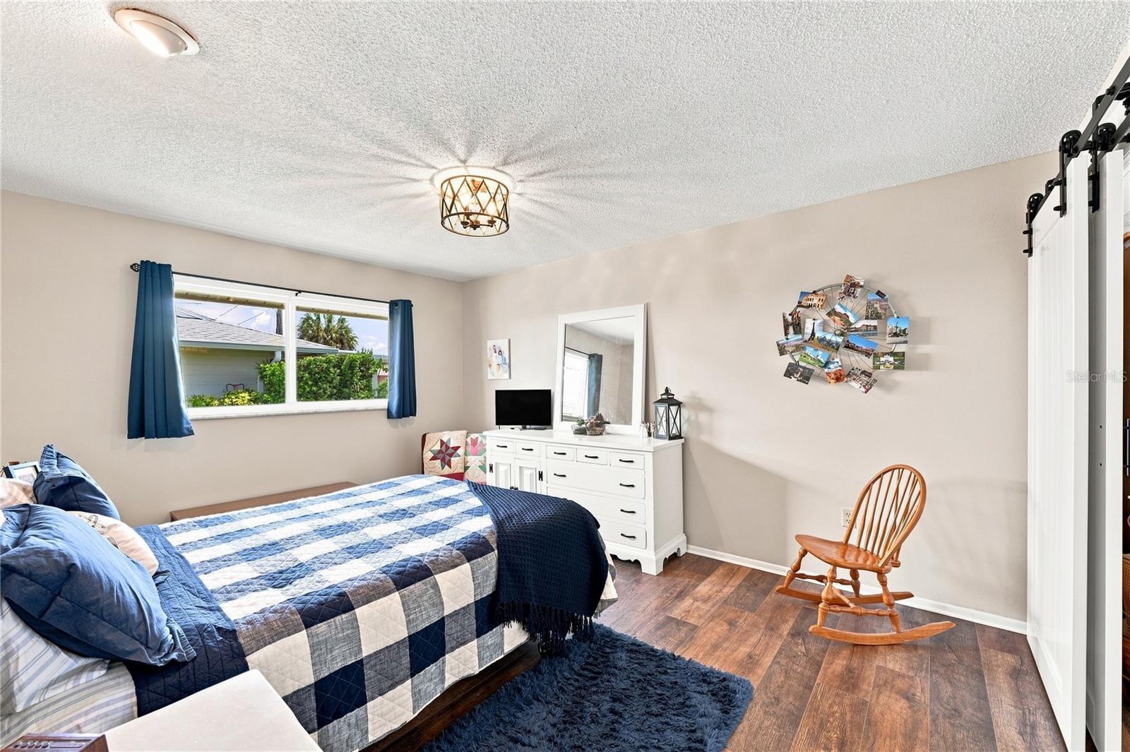 1405 HACIENDA DR